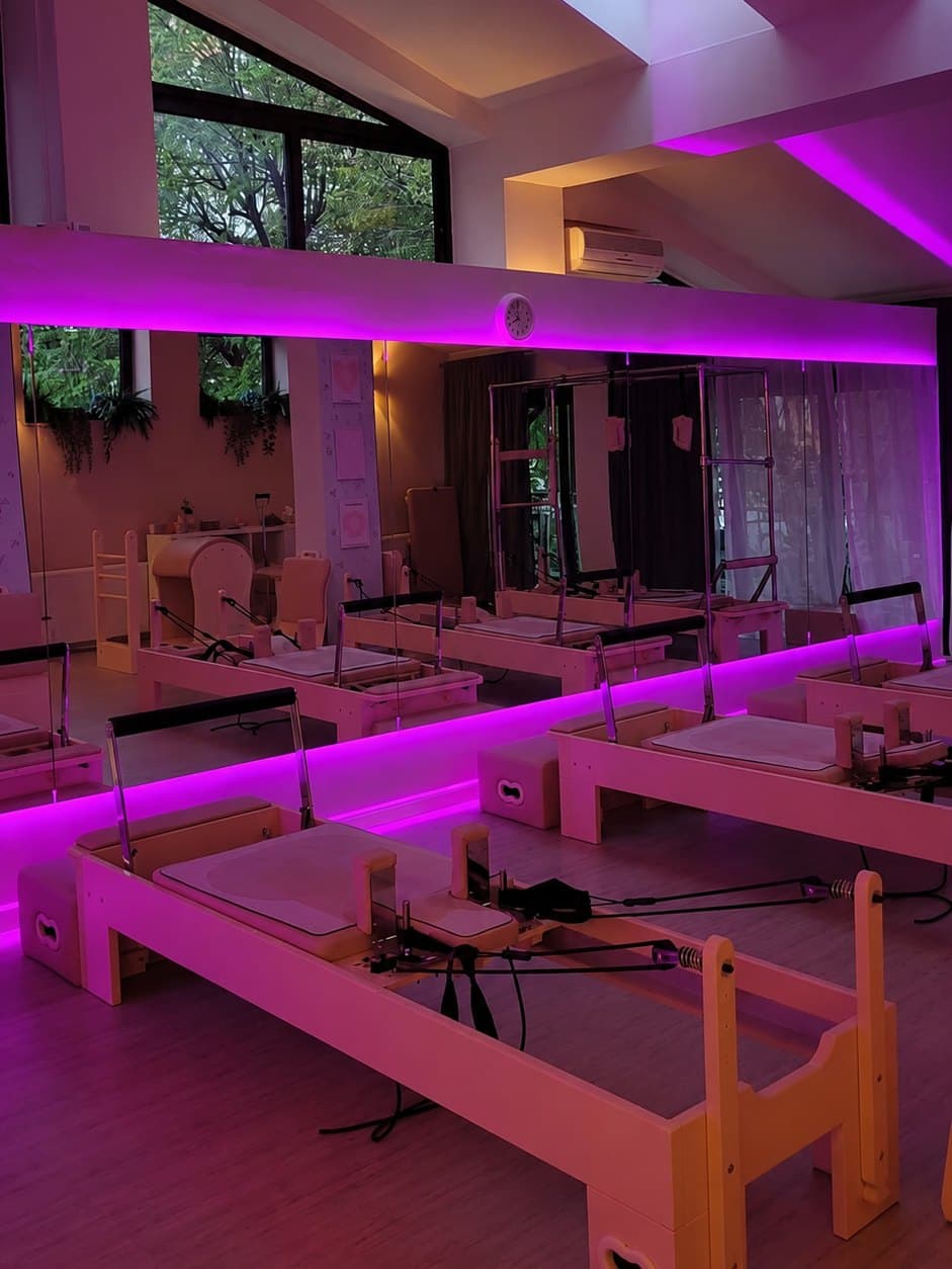 Sala cu aparate Reformer din studioul LUNEA